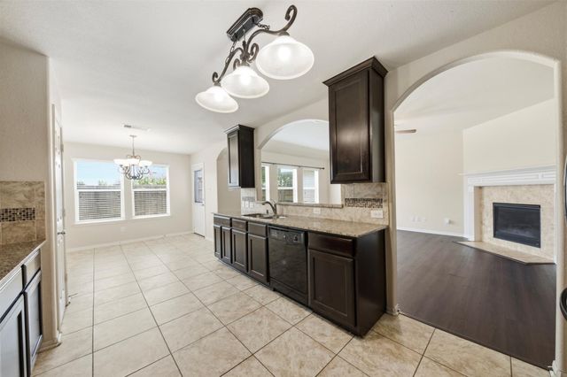 1284 Pinto Pass, Alvin, TX 77511