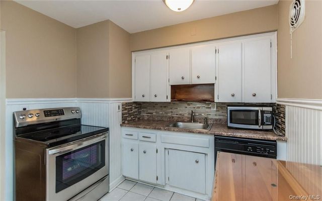 221 Lockwood Avenue 2, Yonkers, NY 10701