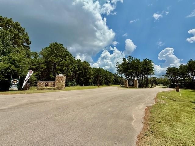 10769 Ruger Rd, Willis, TX 77378