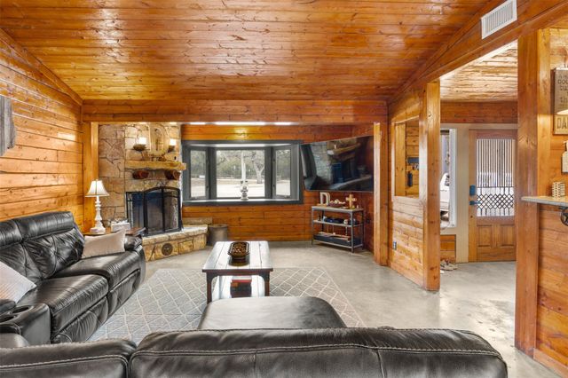 301 Green Acres DR, Wimberley, TX 78676