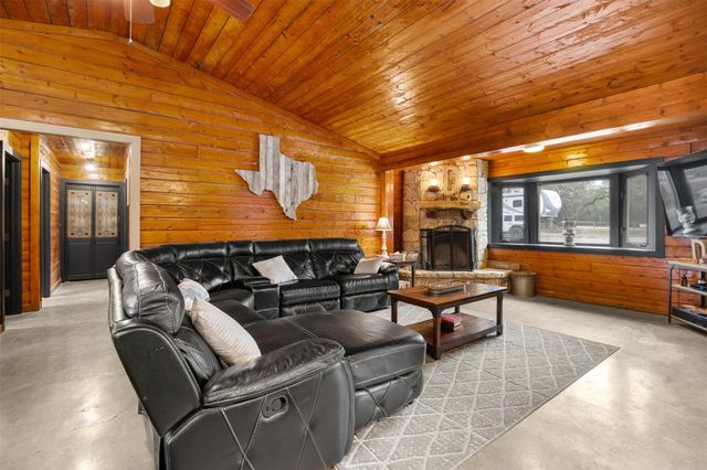 301 Green Acres DR, Wimberley, TX 78676