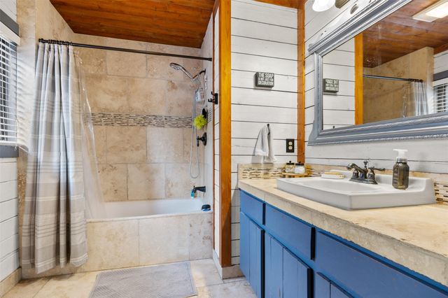 301 Green Acres DR, Wimberley, TX 78676