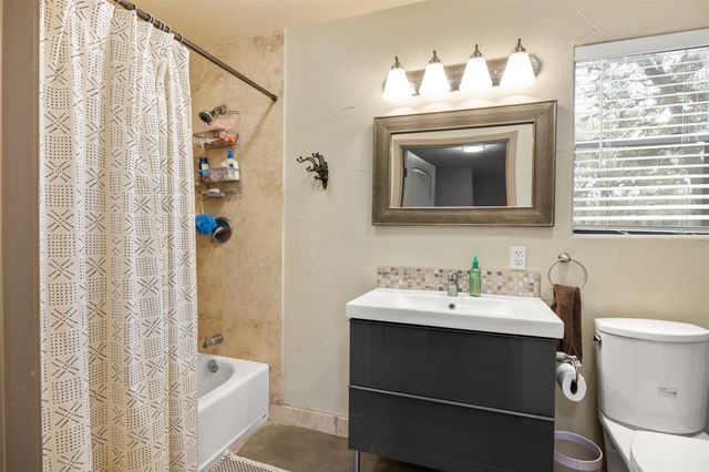 301 Green Acres DR, Wimberley, TX 78676