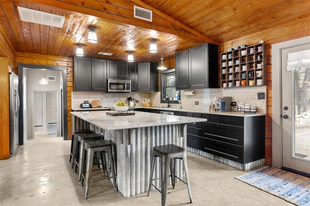 301 Green Acres DR, Wimberley, TX 78676