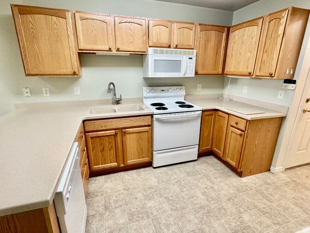 2104 W JORDAN VILLA DR, West Jordan, UT 84088