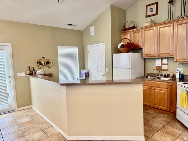 2104 W JORDAN VILLA DR, West Jordan, UT 84088