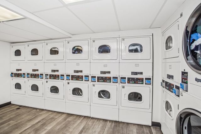 4250 N MARINE Drive 922, Chicago, IL 60613