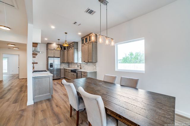 824 Elmwood, San Antonio, TX 78212