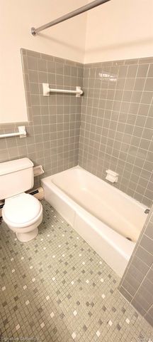 20870 Wildwood 221, Harper Woods, MI 48225