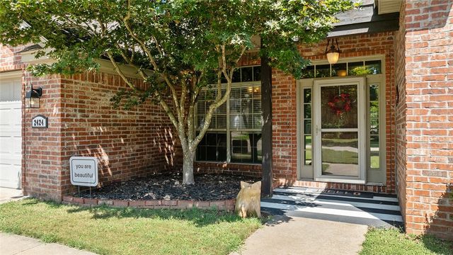 2424 Sarah Jane Lane, Fayetteville, AR 72701