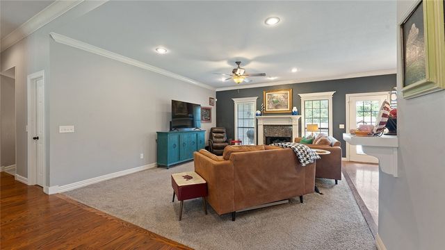 2424 Sarah Jane Lane, Fayetteville, AR 72701