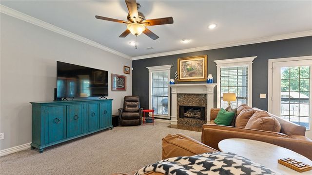 2424 Sarah Jane Lane, Fayetteville, AR 72701