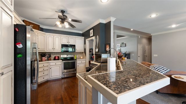 2424 Sarah Jane Lane, Fayetteville, AR 72701