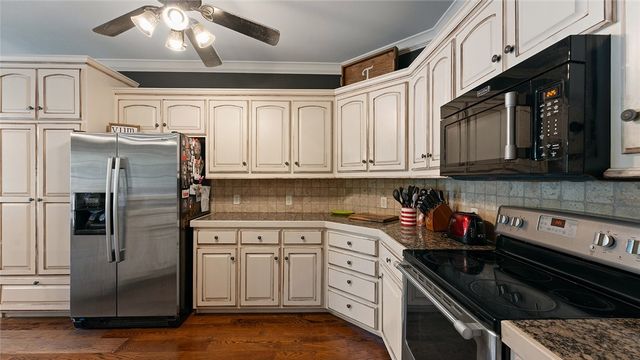 2424 Sarah Jane Lane, Fayetteville, AR 72701