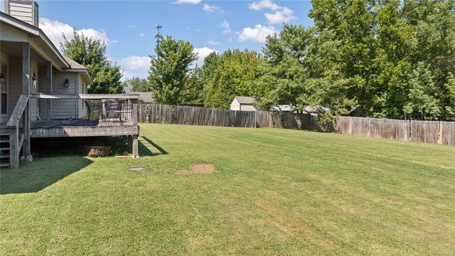 2424 Sarah Jane Lane, Fayetteville, AR 72701