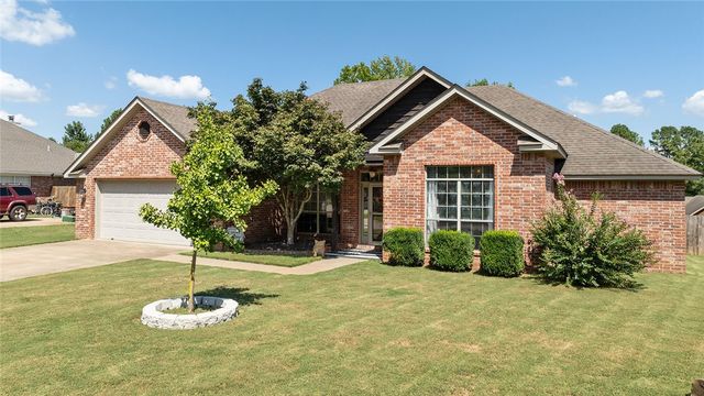 2424 Sarah Jane Lane, Fayetteville, AR 72701