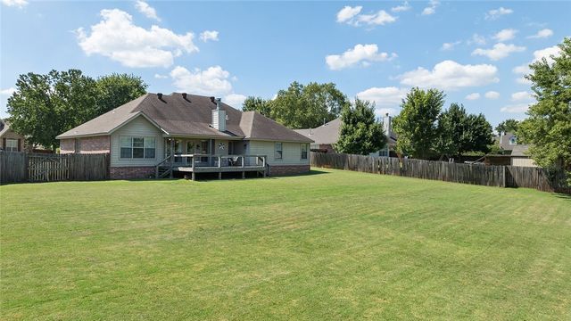 2424 Sarah Jane Lane, Fayetteville, AR 72701