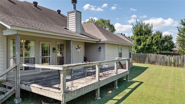 2424 Sarah Jane Lane, Fayetteville, AR 72701