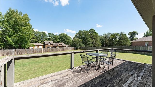 2424 Sarah Jane Lane, Fayetteville, AR 72701