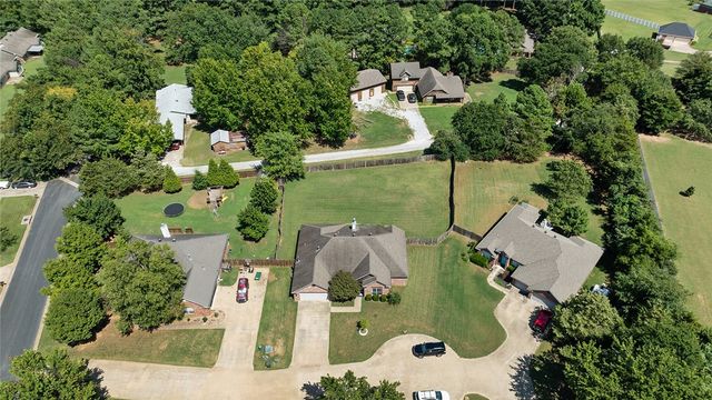 2424 Sarah Jane Lane, Fayetteville, AR 72701
