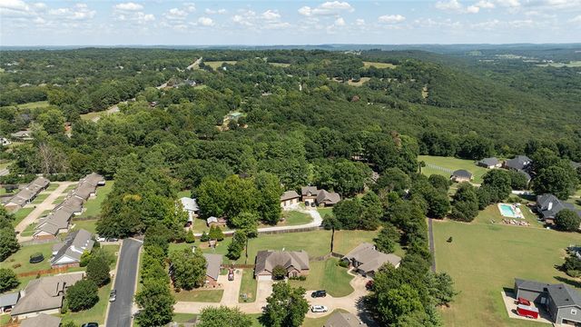 2424 Sarah Jane Lane, Fayetteville, AR 72701
