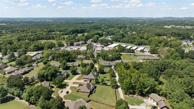 2424 Sarah Jane Lane, Fayetteville, AR 72701