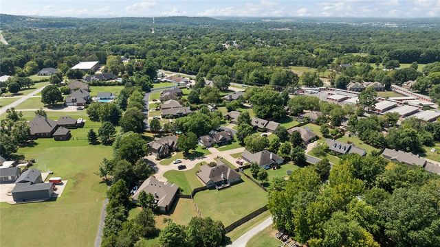 2424 Sarah Jane Lane, Fayetteville, AR 72701