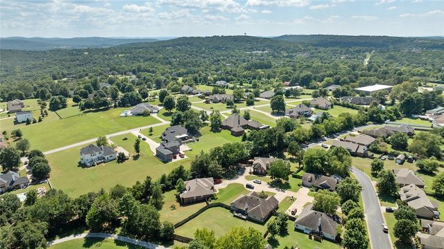 2424 Sarah Jane Lane, Fayetteville, AR 72701