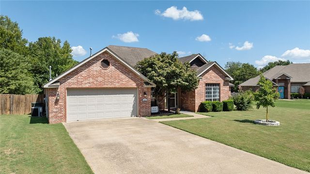 2424 Sarah Jane Lane, Fayetteville, AR 72701