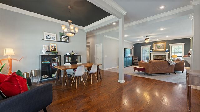 2424 Sarah Jane Lane, Fayetteville, AR 72701