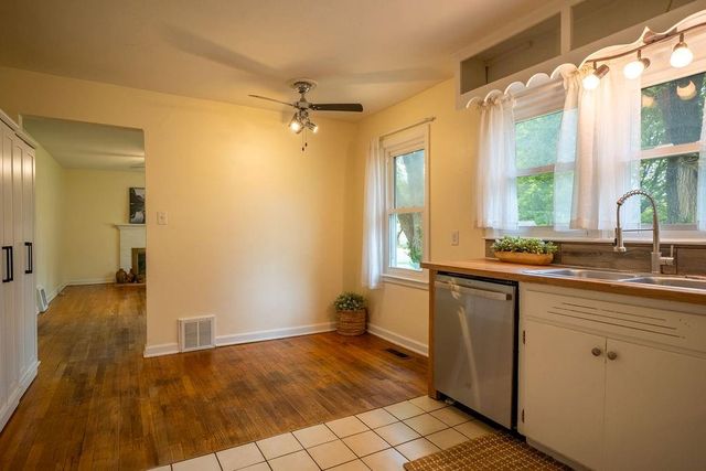 6515 SANTA FE Drive, Overland Park, KS 66202