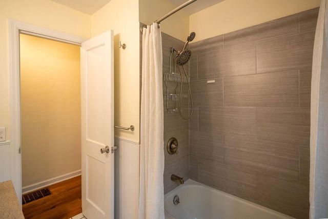 6515 SANTA FE Drive, Overland Park, KS 66202