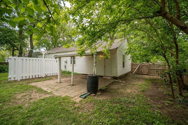 6515 SANTA FE Drive, Overland Park, KS 66202