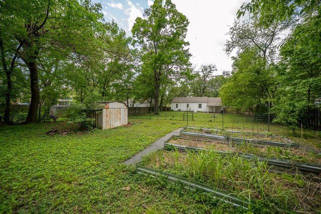 6515 SANTA FE Drive, Overland Park, KS 66202