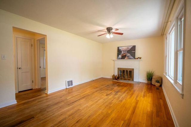 6515 SANTA FE Drive, Overland Park, KS 66202