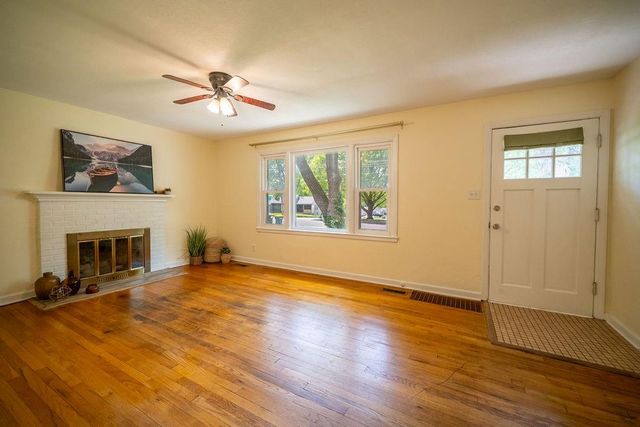 6515 SANTA FE Drive, Overland Park, KS 66202