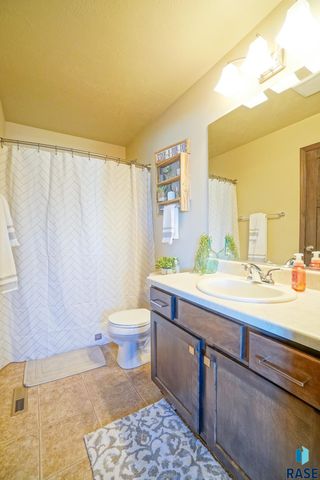 3504 E Chatham St Street, Sioux Falls, SD 57108