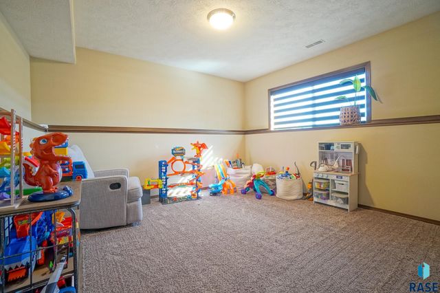 3504 E Chatham St Street, Sioux Falls, SD 57108