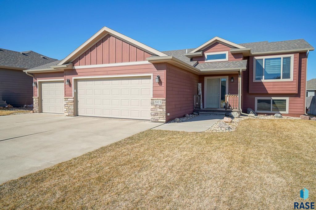 3504 E Chatham St Street, Sioux Falls, SD 57108