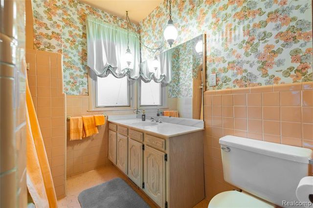 29863 East River Road, Grosse Ile, MI 48138