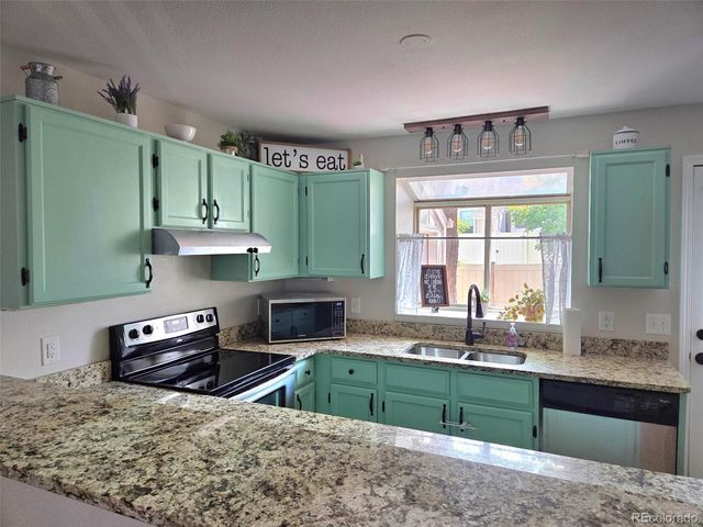 9709 W Chatfield Avenue E, Littleton, CO 80128