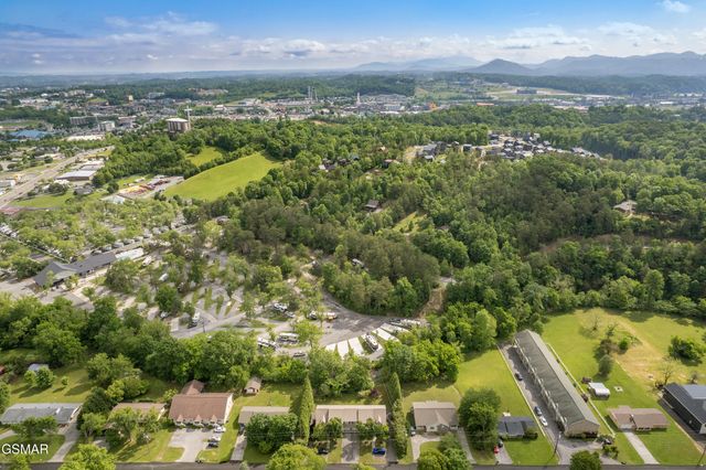 2655 High Valley Drive, Pigeon Forge, TN 37863