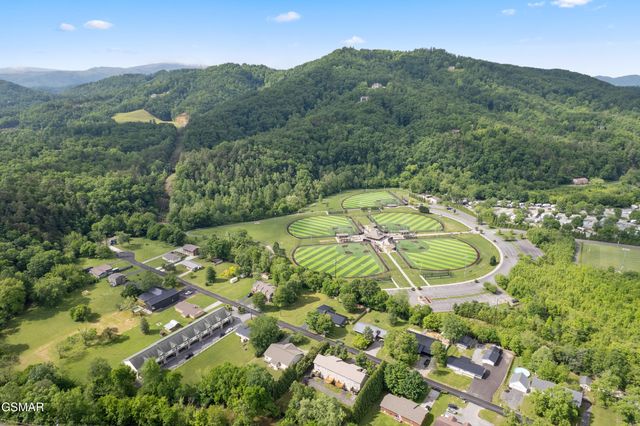 2655 High Valley Drive, Pigeon Forge, TN 37863