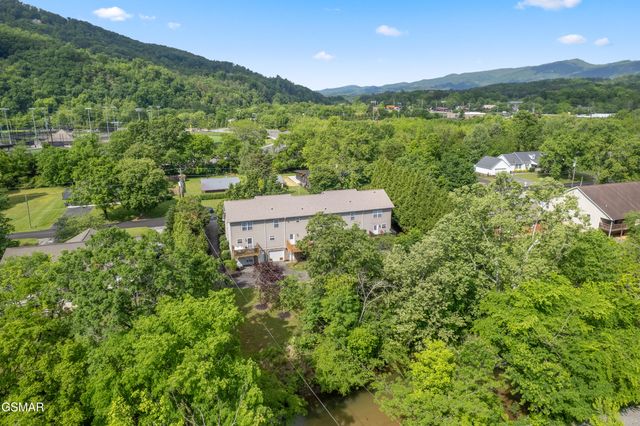 2655 High Valley Drive, Pigeon Forge, TN 37863