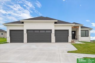 9803 Cumberland Drive, Papillion, NE 68046