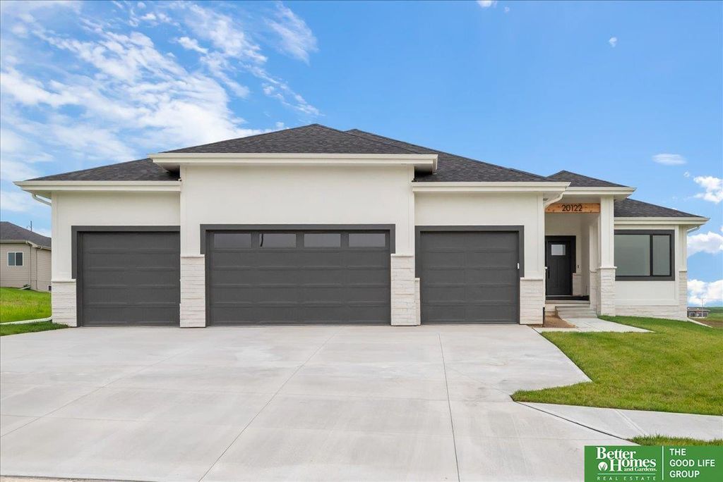 9803 Cumberland Drive, Papillion, NE 68046