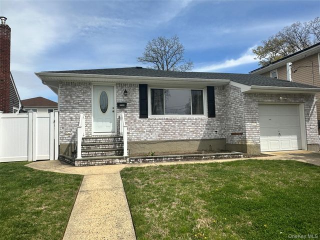 1741 Warren Place, Merrick, NY 11566