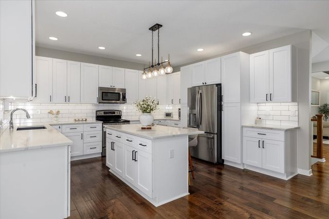 2944 NW 167th Street, Clive, IA 50325