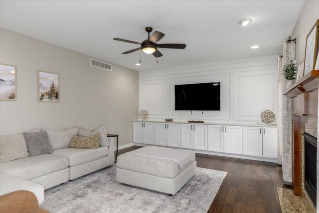 2944 NW 167th Street, Clive, IA 50325