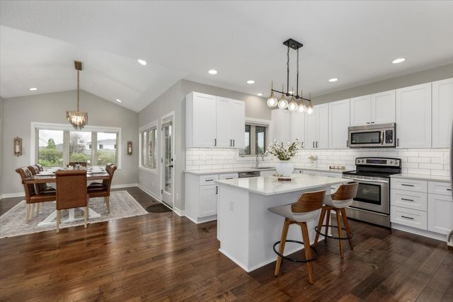 2944 NW 167th Street, Clive, IA 50325